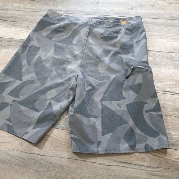Quiksilver Men Gray Camo Board Shorts Size 36 Drawstring Pocket Swim Beach Surf - Picture 5 of 7